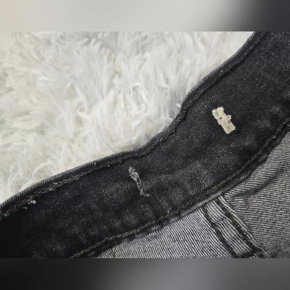 Levi's Dark Denim Women's Shorts - Picture 5 of 9